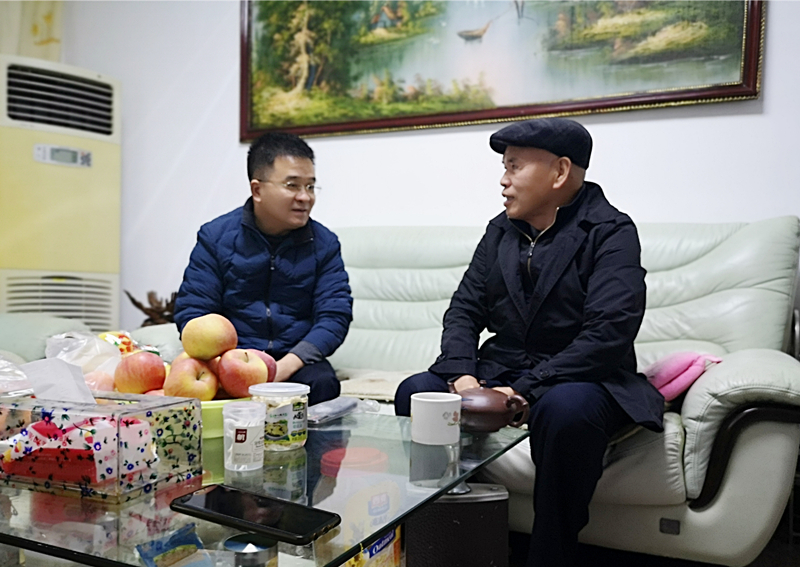 9、2月9日，刘迪祥慰问老党员蔡和祥_副本_副本.jpg