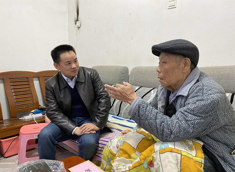 15、2月7日，陈湘平慰问困难退休群众尹先金_副本_副本.jpg