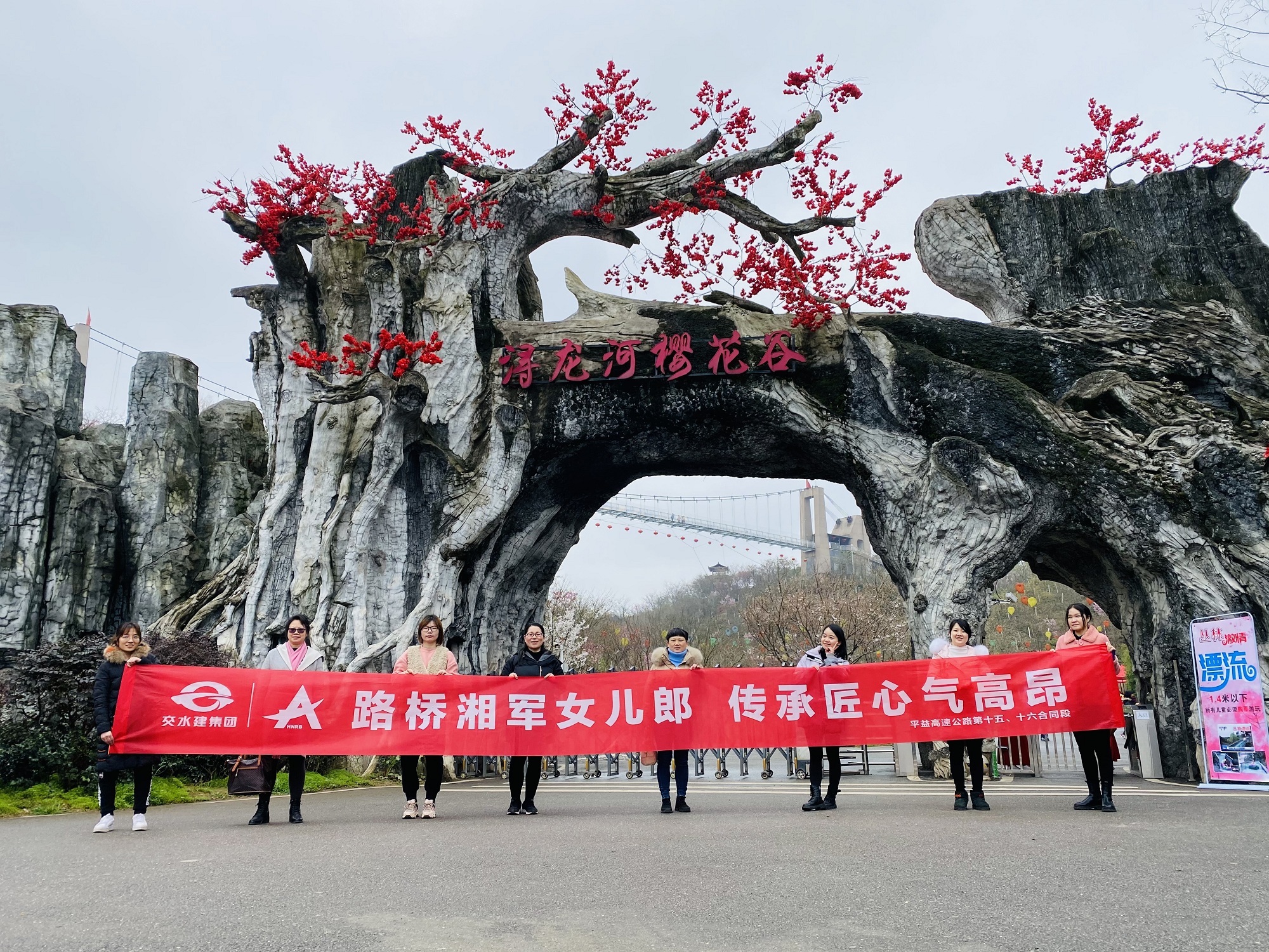 10女职工在；ü群嫌.jpg