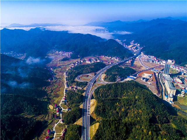 马安高速公路LM01标整体形象4.jpg